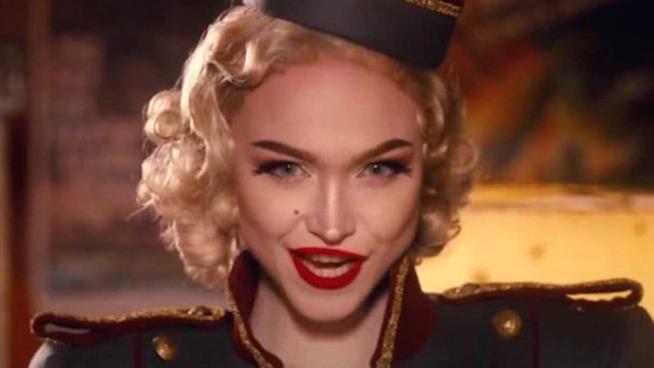 Il brano di apertura del nuovo Rocky Horror Picture Show Ivy Levan nel remake di Rocky Horror Picture Show