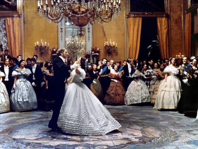 Il Gattopardo diventa una serie TV: le riprese inizieranno nel 2019 Burt Lancaster balla con Claudia Cardinale in una scena de Il Gattopardo (1963) di Luchino Visconti