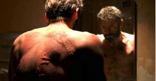 Il regista James Mangold ha spiegato il perché delle cicatrici sul corpo di Wolverine In foto Hugh Jackman nei panni di Wolverine per il film Wolverine 3
