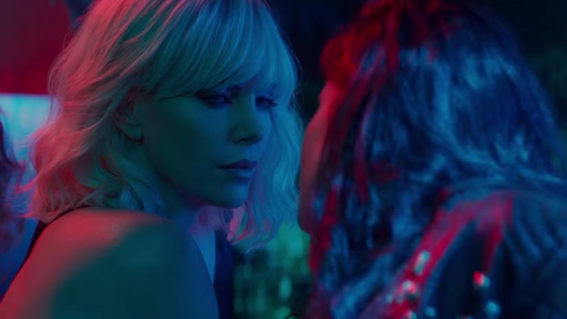 Atomica Bionda: Charlize Theron sexy e letale Charlize Theron in una scena di Atomica Bionda