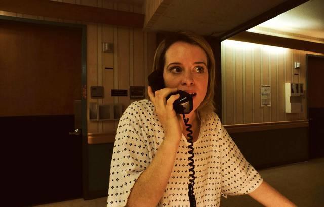 L'attrice Claire Foy nel film Unsane scena di Unsane