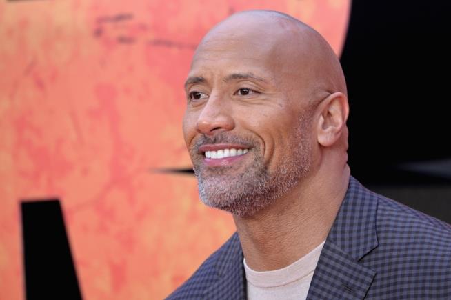 È boom di like per Il video di The Rock e la figlia The Rock alla prima londinese di Rampage
