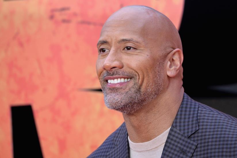 È boom di like per Il video di The Rock e la figlia The Rock alla prima londinese di Rampage