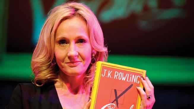 Cormoran Strike diventa una serie HBO Un primo piano di J.K. Rowling con Cormoran Strike