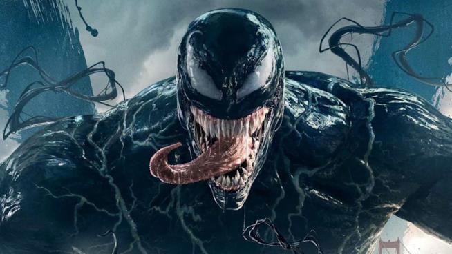 Il mostruoso design del simbionte che non abbiamo visto in Venom Un primo piano di Venom nel poster ufficiale del film