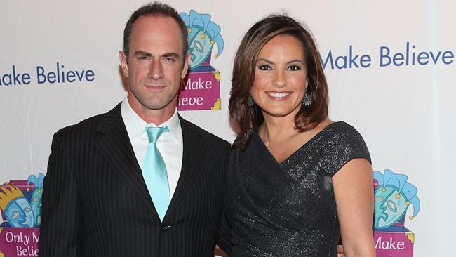 Law & Order SVU: Mariska Hargitay e Chris Meloni stupiscono i fan con una foto Mariska Hargitay e Chris Meloni